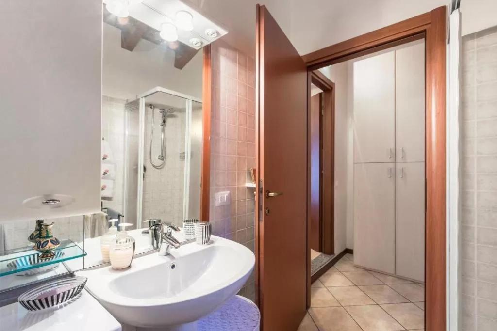 Casa Vacanze Rosalba Ferrara di Monte Baldo Zewnętrze zdjęcie