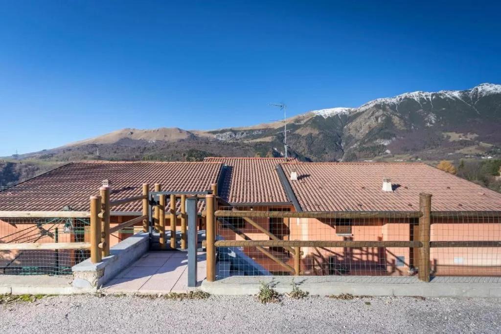 Casa Vacanze Rosalba Ferrara di Monte Baldo Zewnętrze zdjęcie