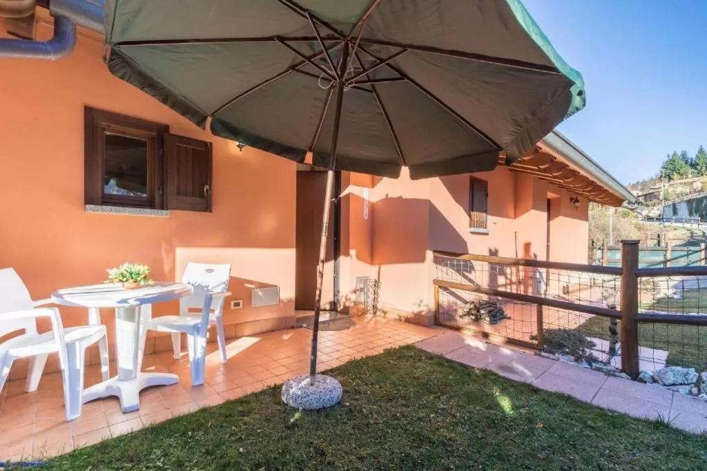 Casa Vacanze Rosalba Ferrara di Monte Baldo Zewnętrze zdjęcie