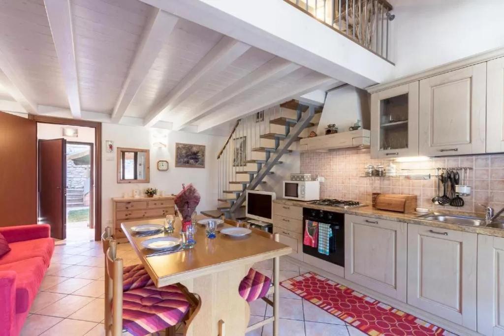 Casa Vacanze Rosalba Ferrara di Monte Baldo Zewnętrze zdjęcie